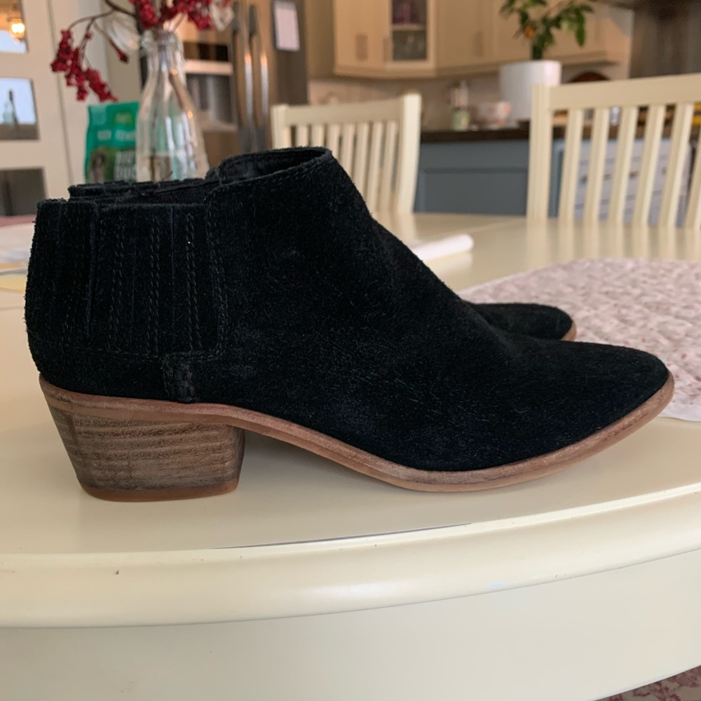 “Dolce vita” suede booties